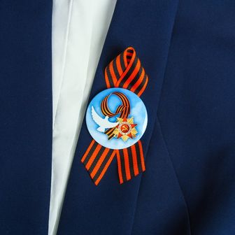 Значок с лентой "9 мая" небо, птица 4137608 4137608