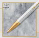 Ручка шар. PARKER " IM Premium K318 Pearl GT" материал корпуса латунь лакированная, хром.дет, M, синие чернила, подар.кор. 2143643