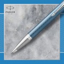 Ручка шар. PARKER " IM Premium K318  Blue Grey CT" материал корпуса латунь лакированная, хром.дет, M, синие чернила, подар.кор. 2143645