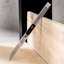 Нож канцелярский Deli Essential Metal Vivid Mini шир.лез.9мм фиксатор сталь серый E2034