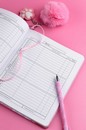 Дневник школьный в комплекте с брелоком, формат А5+, 48 листов "КОШКА С КОСАМИ" (кожзам:  А5+; твёрдый переплёт с поролоном, материал обложки: искусственная кожа "Наппа", Феникс+ 72424